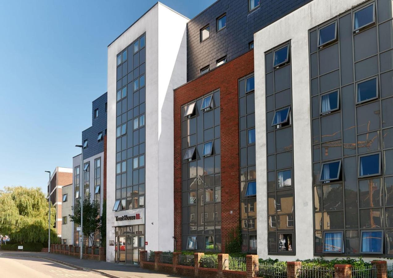Cosy Ensuite Bedrooms At Trust House Near Exeter City Centre Exterior photo